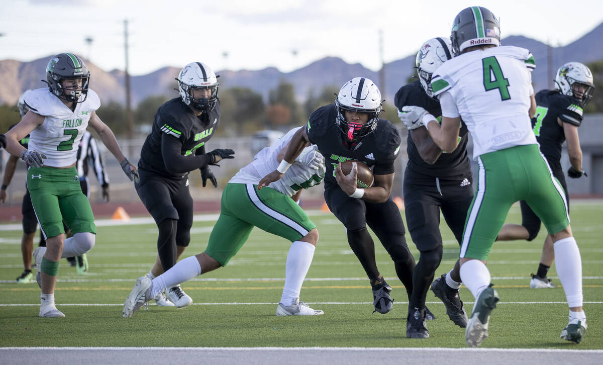 SLAM Academy senior Damien Nevil (12) runs toward the end zone during overtime of the 3A state ...