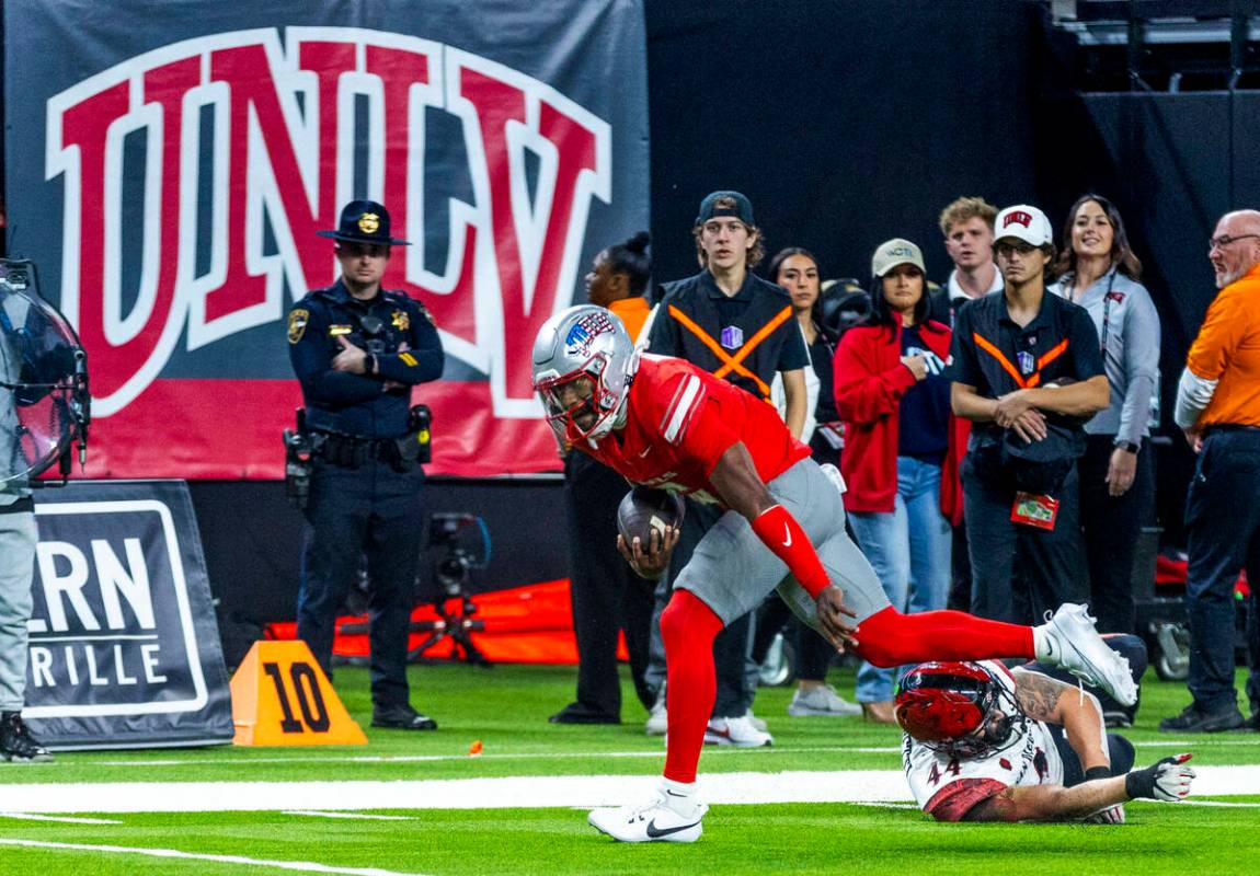 UNLV quarterback Hajj-Malik Williams (6) heads to the end zone after beating a tackle attempt b ...