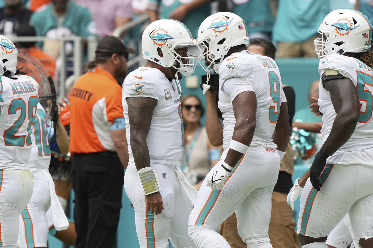 Miami Dolphins tight end Jonnu Smith (9) celebrates his touchdown with quarterback Tua Tagovail ...