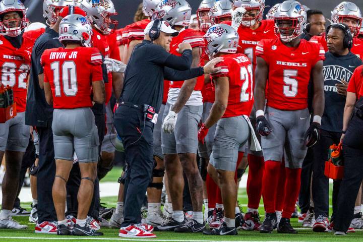 UNLV head coach Barry Odom congratulates UNLV wide receiver Jacob De Jesus (21) on a return aga ...