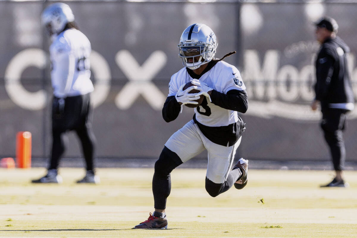 Raiders running back Ameer Abdullah (8) rushes with the football during the team’s pract ...