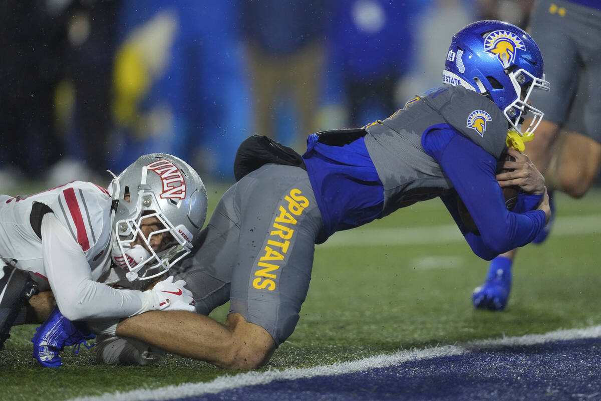 San Jose State wide receiver Matthew Coleman, right, scores a touchdown while being tackled by ...