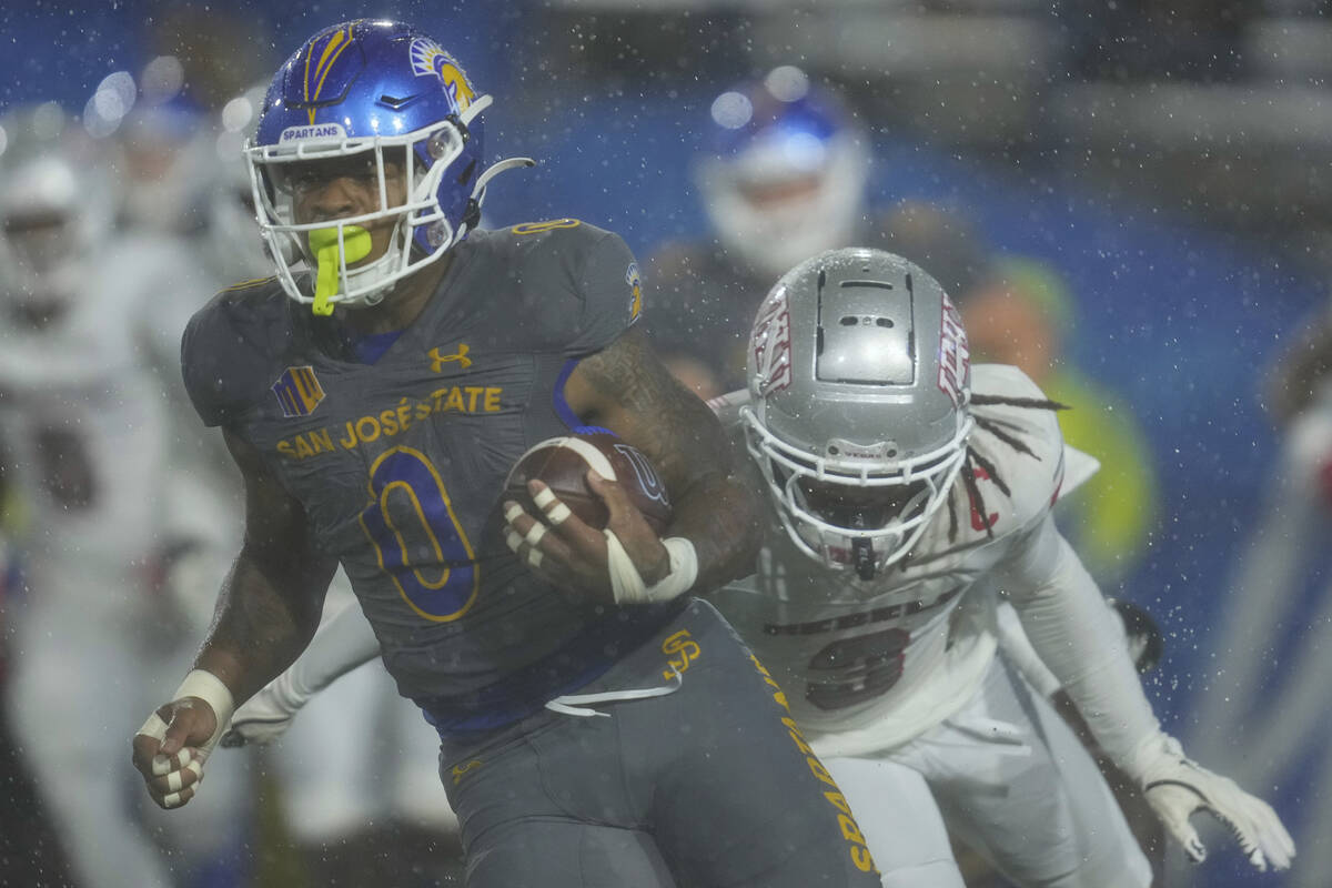 San Jose State running back Floyd Chalk IV, left, runs past UNLV defensive back Johnathan Baldw ...