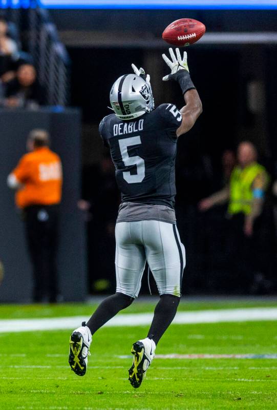 Raiders linebacker Divine Deablo (5) looks in a fake punt pass against the Denver Broncos durin ...