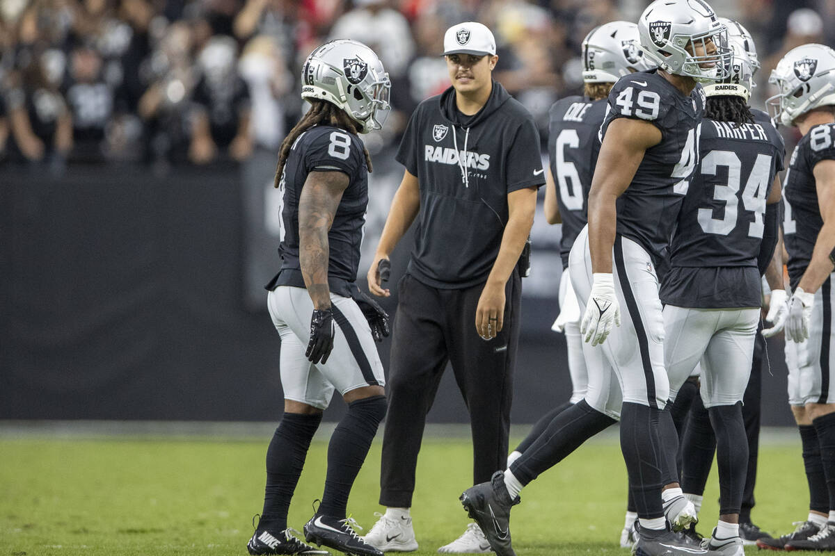 Raiders running back Ameer Abdullah (8) is welcomed back to the sideline by quarterback Aidan O ...