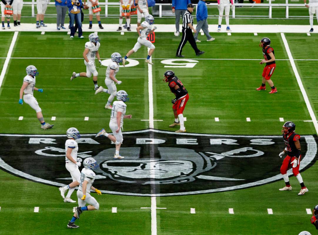 Pahranagat Valley players run after a punt as Tonopah players defend during their state Class 1 ...