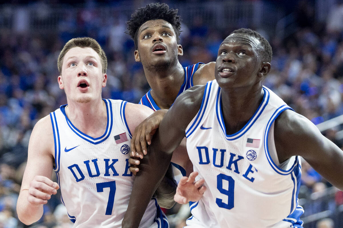 Duke Blue Devils guard Kon Knueppel (7), Kansas Jayhawks forward KJ Adams Jr., center, and Duke ...