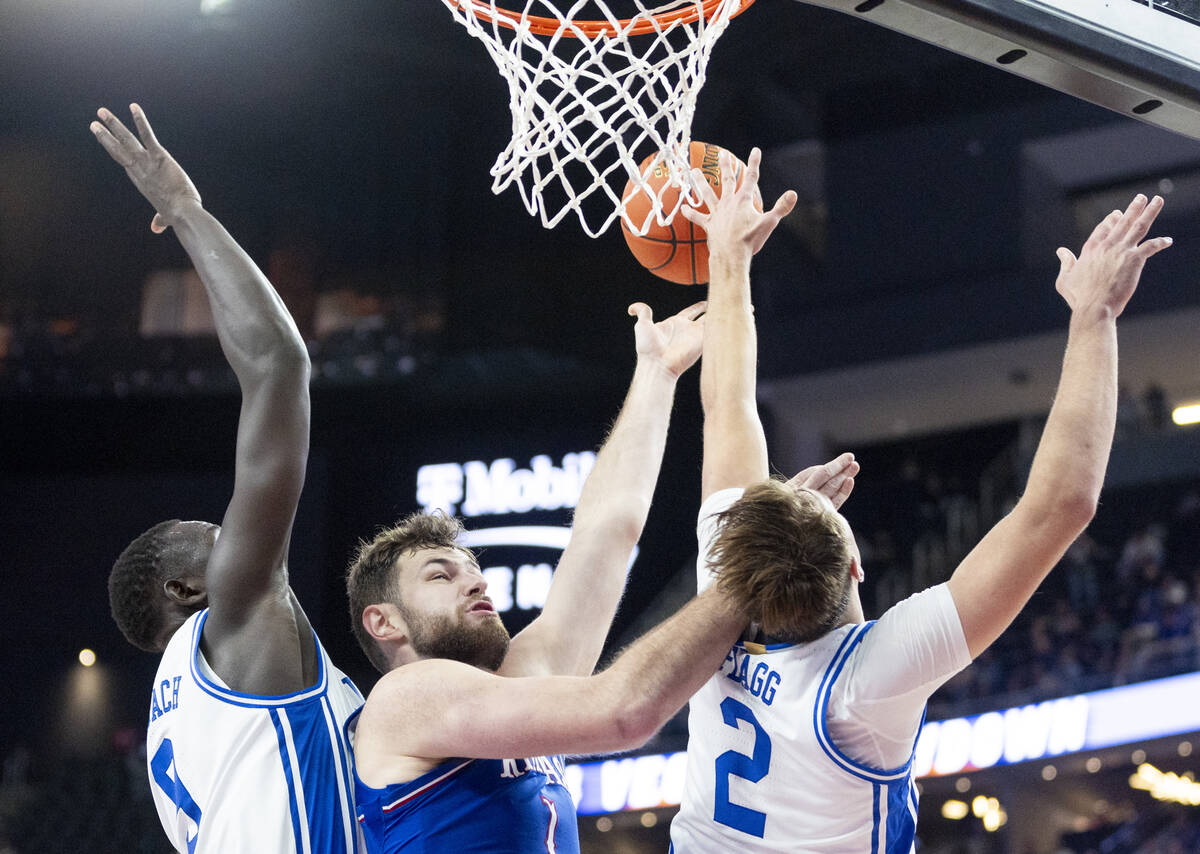 Kansas Jayhawks center Hunter Dickinson, center, attempts a layup during the Vegas Showdown col ...