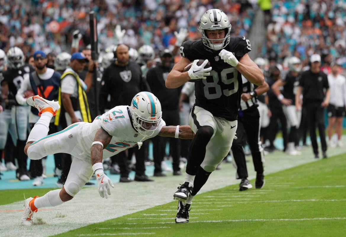 Las Vegas Raiders tight end Brock Bowers (89) gets past Miami Dolphins safety Jordan Poyer, rig ...