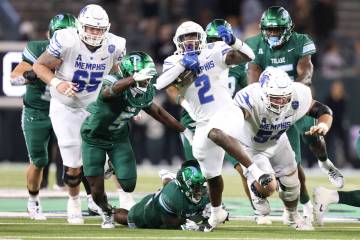 Memphis running back Mario Anderson Jr. (2) breaks a tackle en route to a 29-yard touchdown run ...