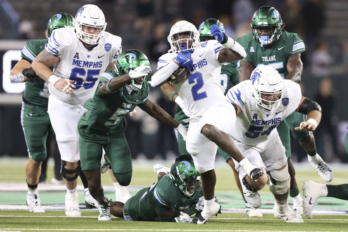 Memphis running back Mario Anderson Jr. (2) breaks a tackle en route to a 29-yard touchdown run ...