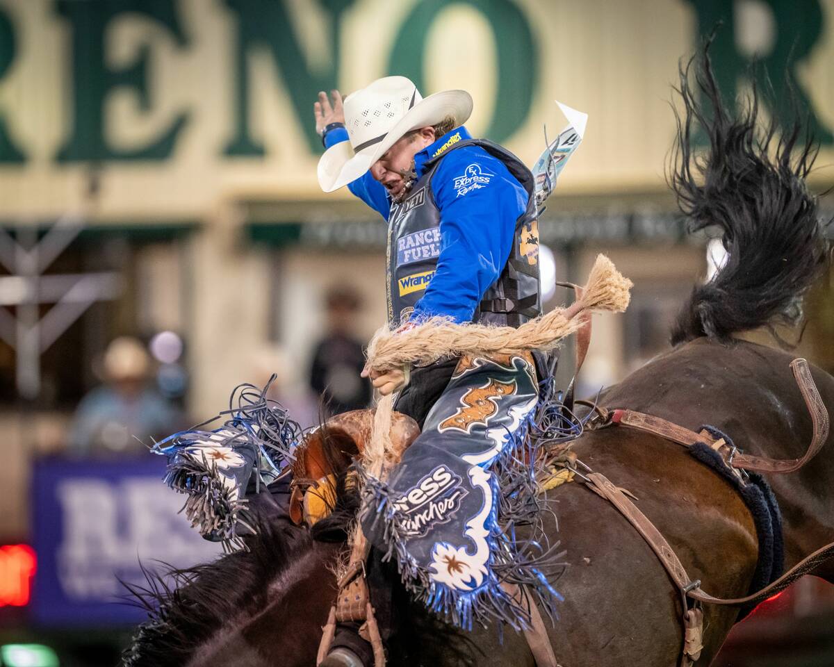 Statler Wright competes in saddle bronc riding. (Fernando Sam-Sin/Sam-Sin Photography)