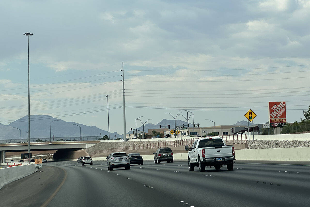 Traffic moves on the 215 Beltway northbound near Flamingo Road on Sept. 7, 2024. (Mick Akers/La ...