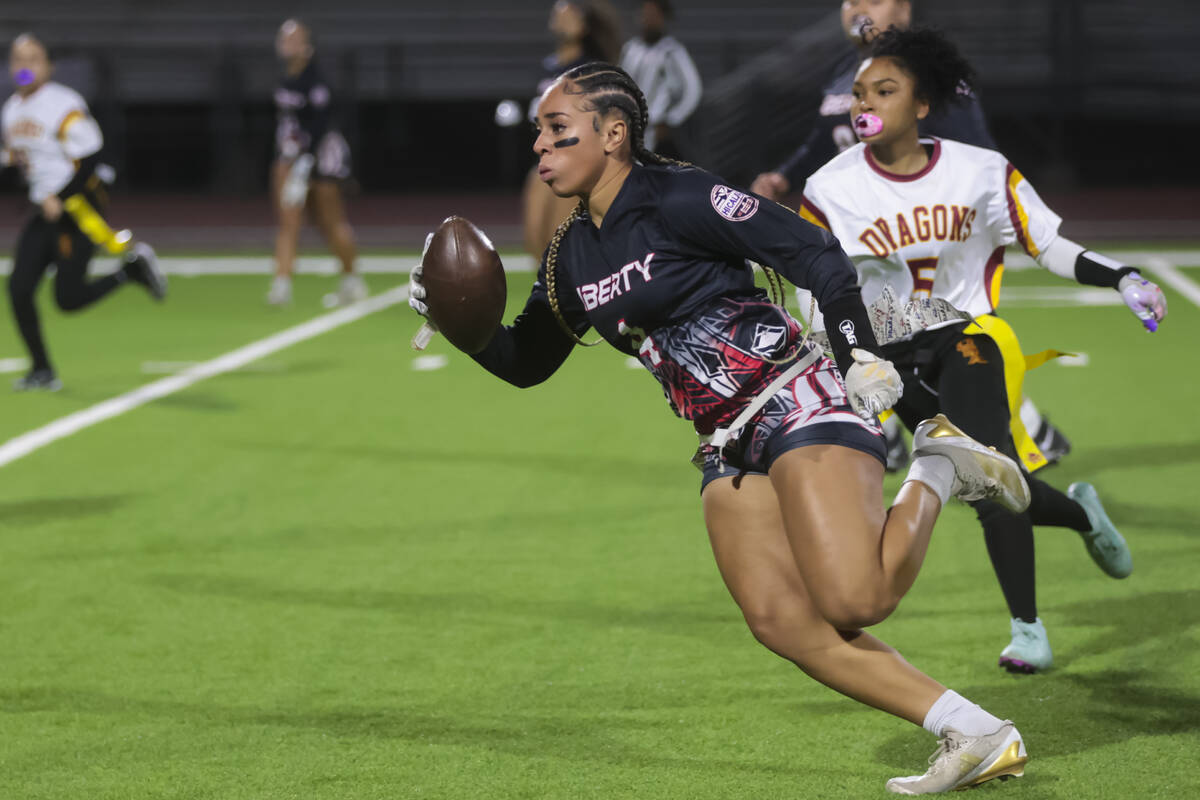 Liberty's Kilolo Westerlund (4) runs the ball against Del Sol during a flag football game at Li ...