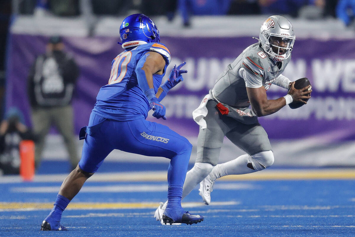 UNLV quarterback Hajj-Malik Williams (6) scrambles away from Boise State linebacker Andrew Simp ...