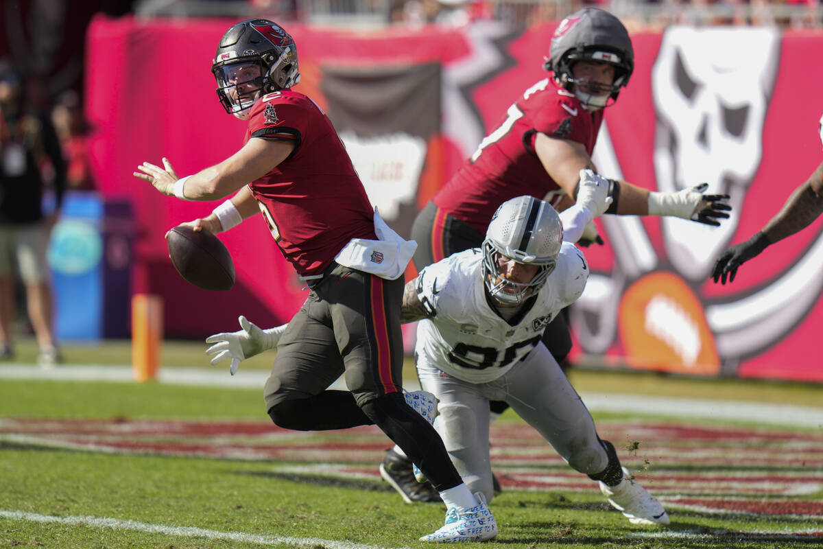 Tampa Bay Buccaneers quarterback Baker Mayfield (6) runbs away from Las Vegas Raiders defensive ...