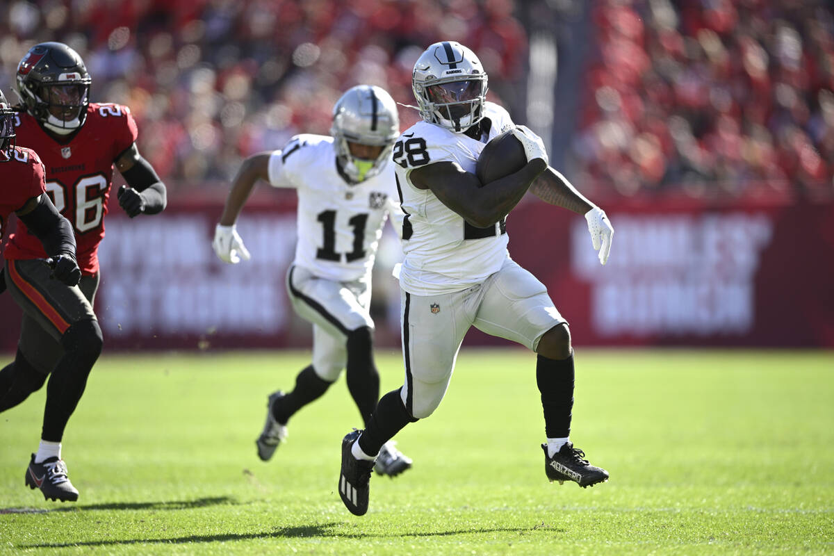 Las Vegas Raiders running back Sincere McCormick (28) rushes for yardage against the Tampa Bay ...