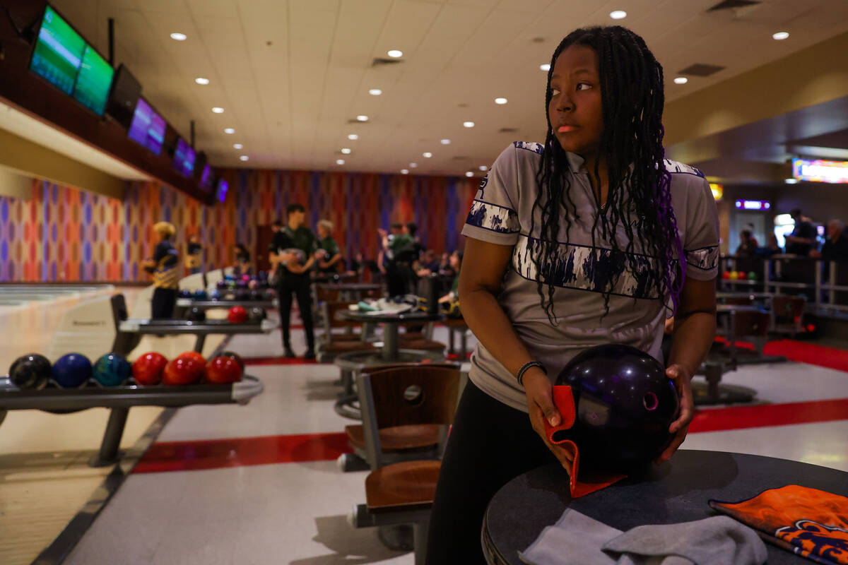 Shadow Ridge bowler Katrell Cloud-Mixon wipes her ball during a high school bowling match at th ...