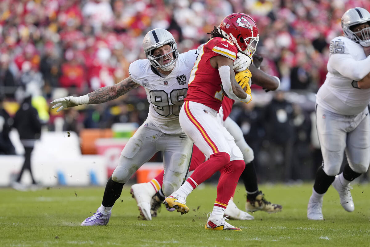 Las Vegas Raiders defensive end Maxx Crosby (98) tries to tackle Kansas City Chiefs running bac ...