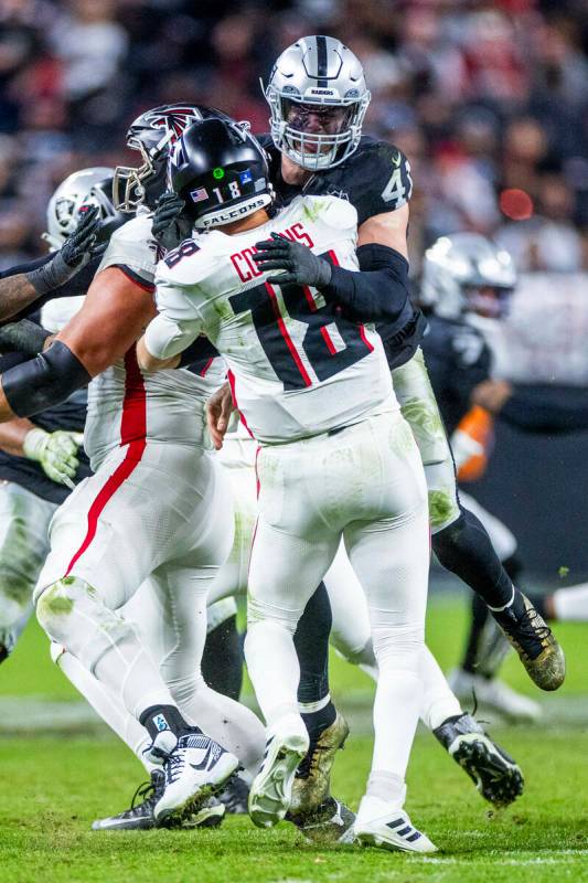 Atlanta Falcons quarterback Kirk Cousins (18) gets off a pass as Raiders linebacker Robert Spil ...