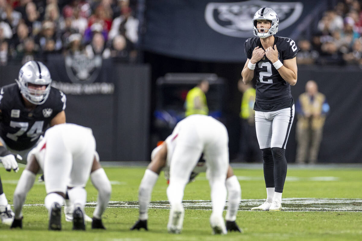 Raiders place kicker Daniel Carlson (2) lines up for a field goal during the first half of the ...