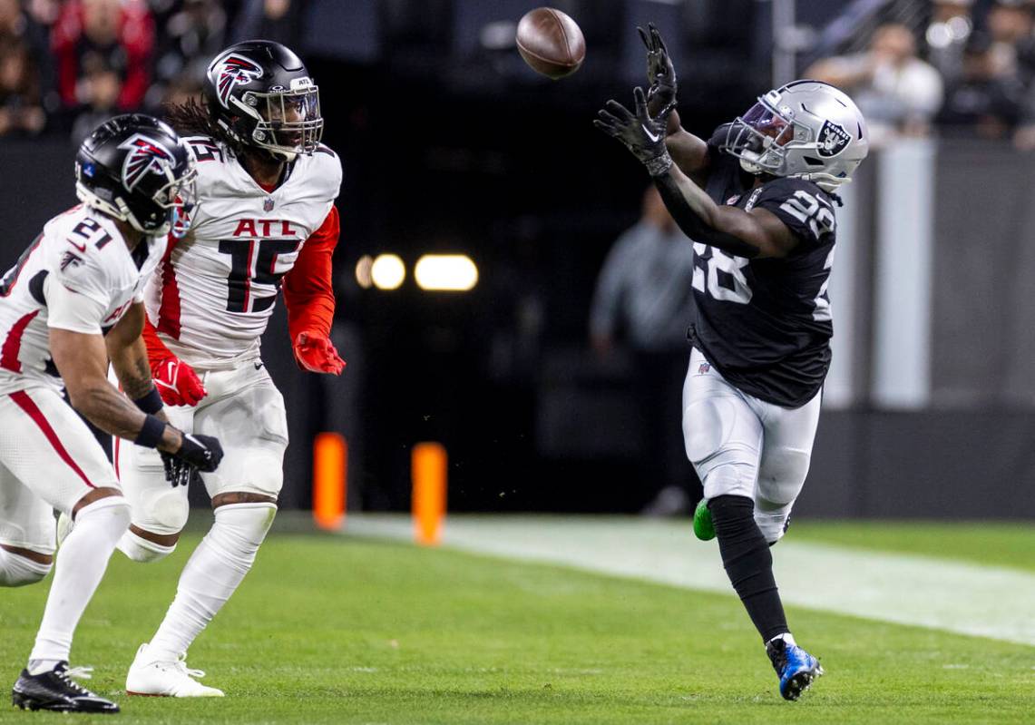 Raiders running back Sincere McCormick (28) catches a pass during the first half of the NFL gam ...