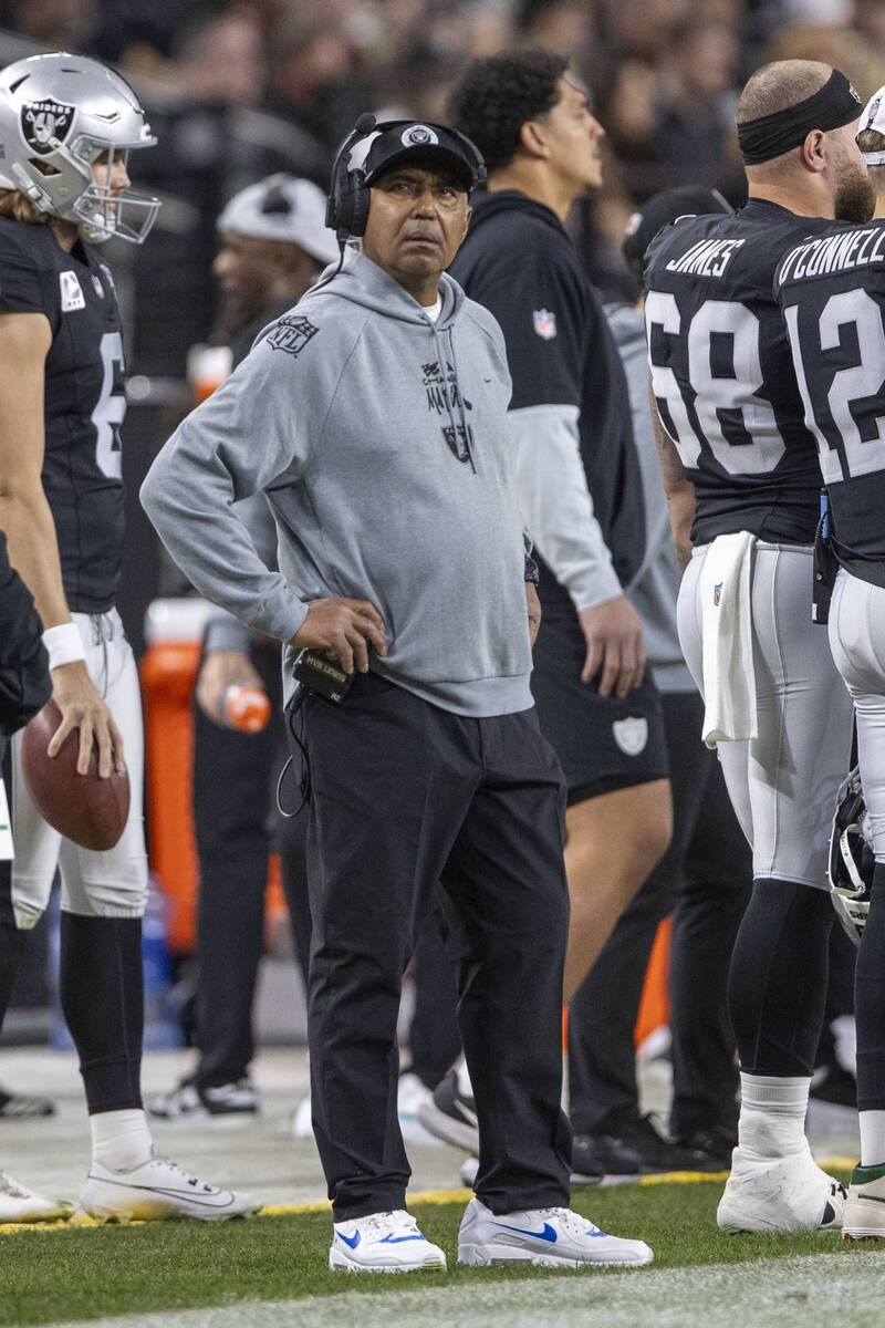 Raiders assistant head coach Marvin Lewis reacts on the sideline during the first half of an NF ...