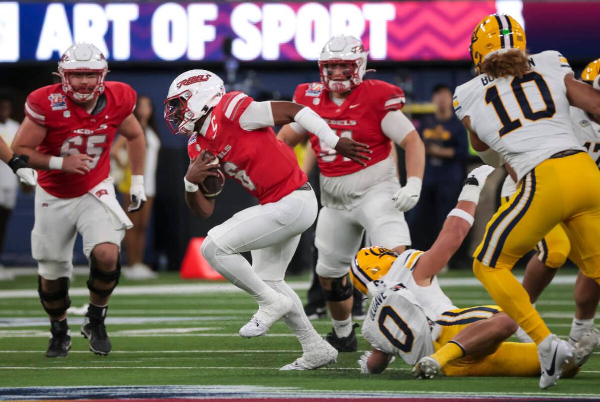 UNLV quarterback Hajj-Malik Williams (6) runs the ball past Cal linebacker Cade Uluave (0) duri ...