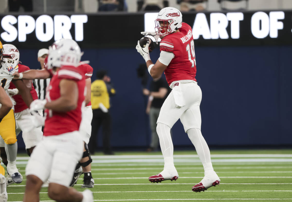 UNLV tight end Kaleo Ballungay (19) catches a pass during the first half of the LA Bowl NCAA co ...