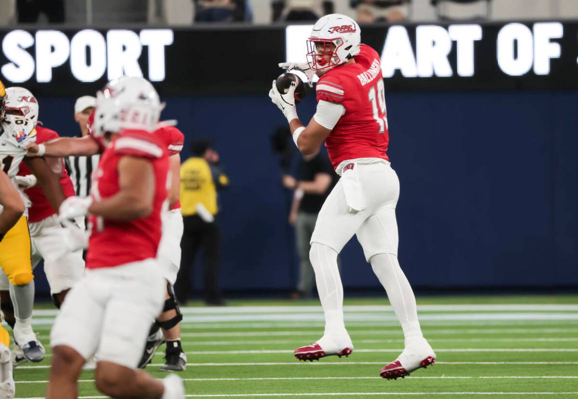 UNLV tight end Kaleo Ballungay (19) catches a pass during the first half of the LA Bowl NCAA co ...