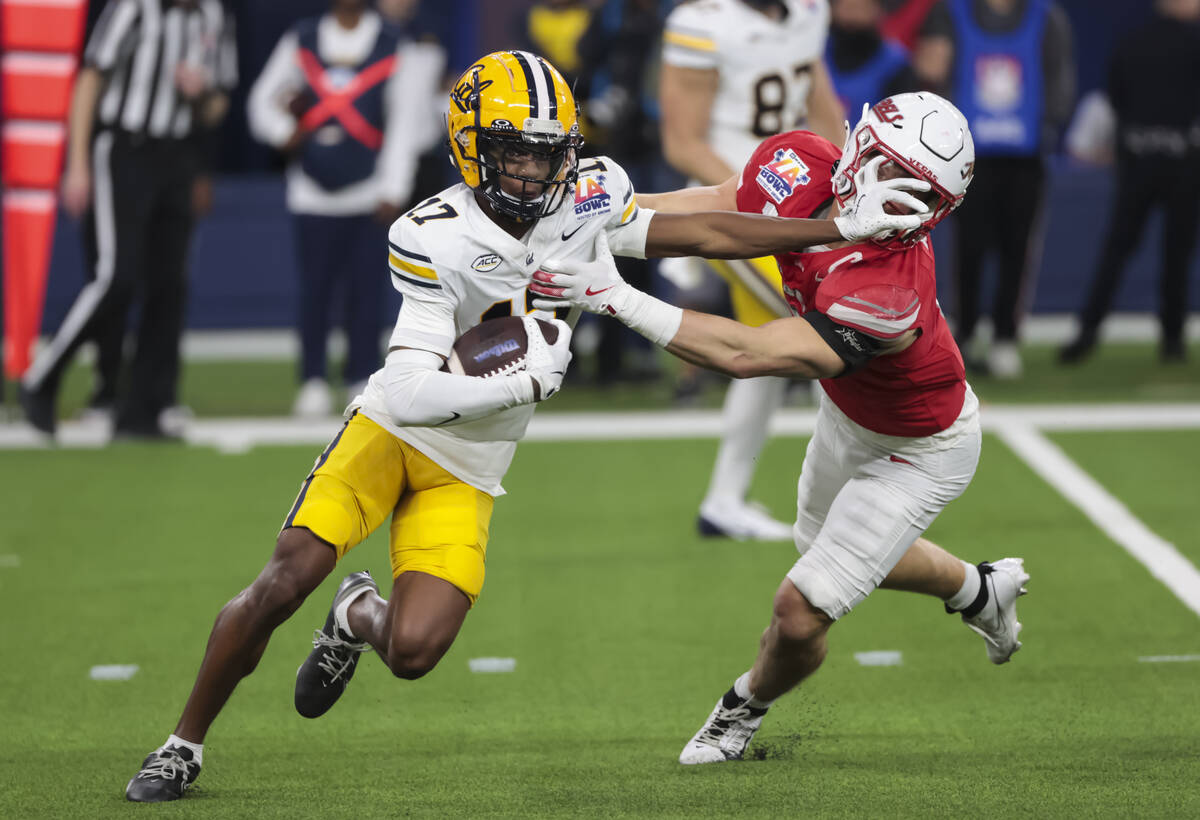 UNLV linebacker Jackson Woodard (7) closes in on Cal wide receiver Josiah Martin (17) before th ...