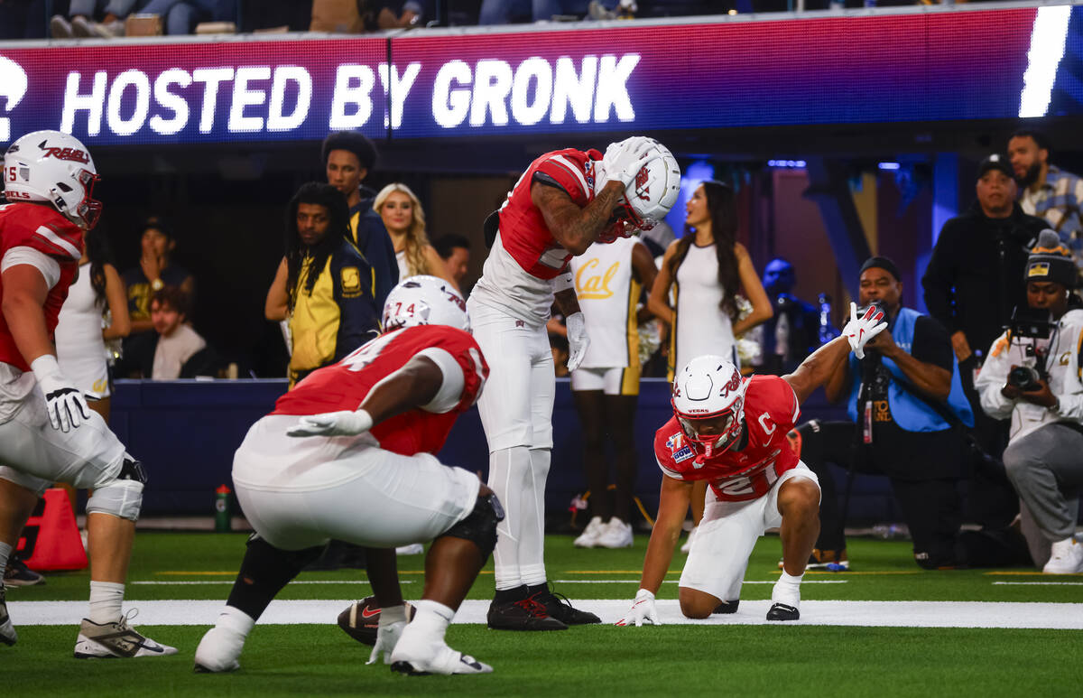 UNLV wide receiver Jacob De Jesus (21) celebrates his touchdown against Cal during the first ha ...