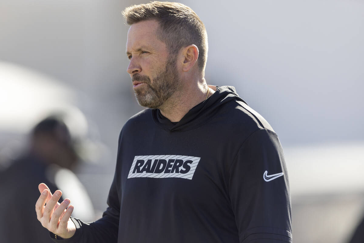 Raiders interim offensive coordinator Scott Turner gestures during the team’s practice o ...