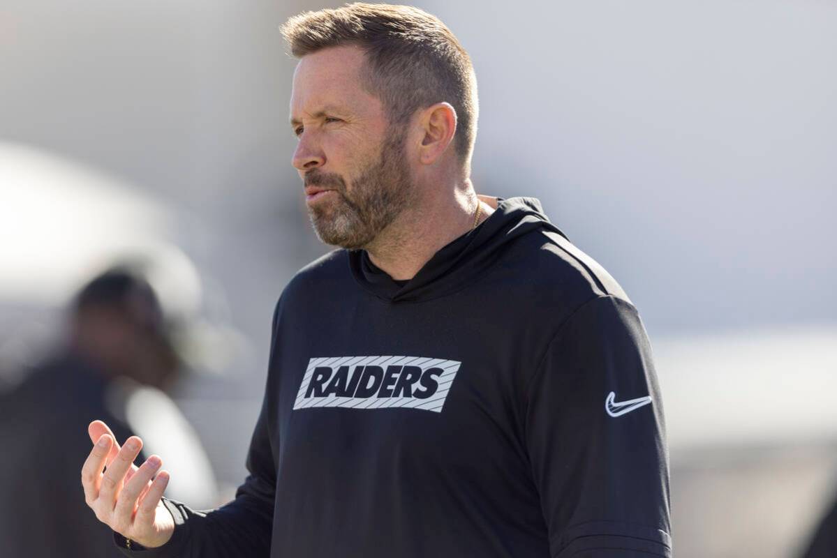 Raiders interim offensive coordinator Scott Turner gestures during the team’s practice o ...