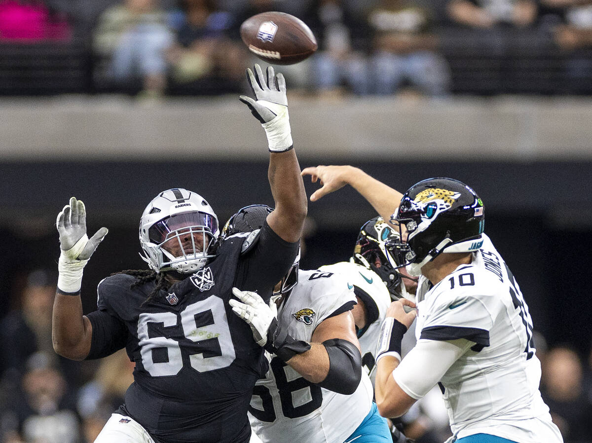 Raiders defensive tackle Adam Butler (69) attempts to block a pass by Jacksonville Jaguars quar ...