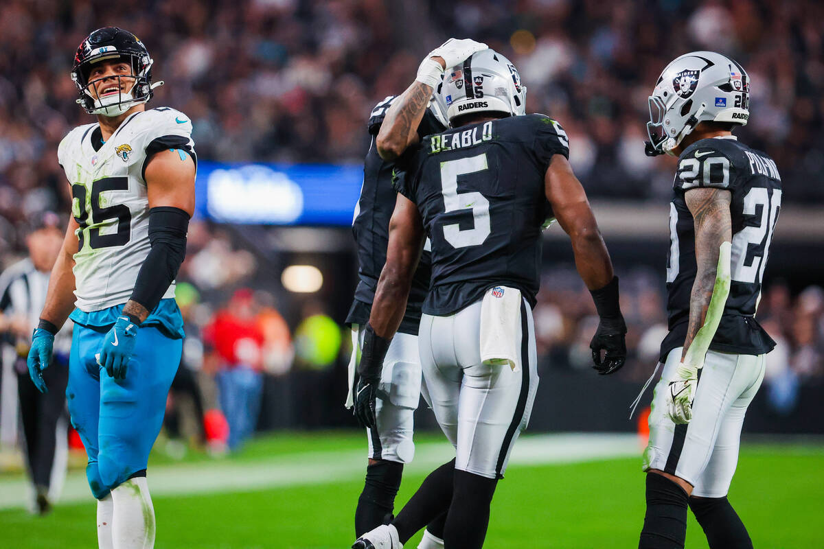 Raiders linebacker Divine Deablo (5) celebrates forcing Jacksonville Jaguars tight end Brenton ...