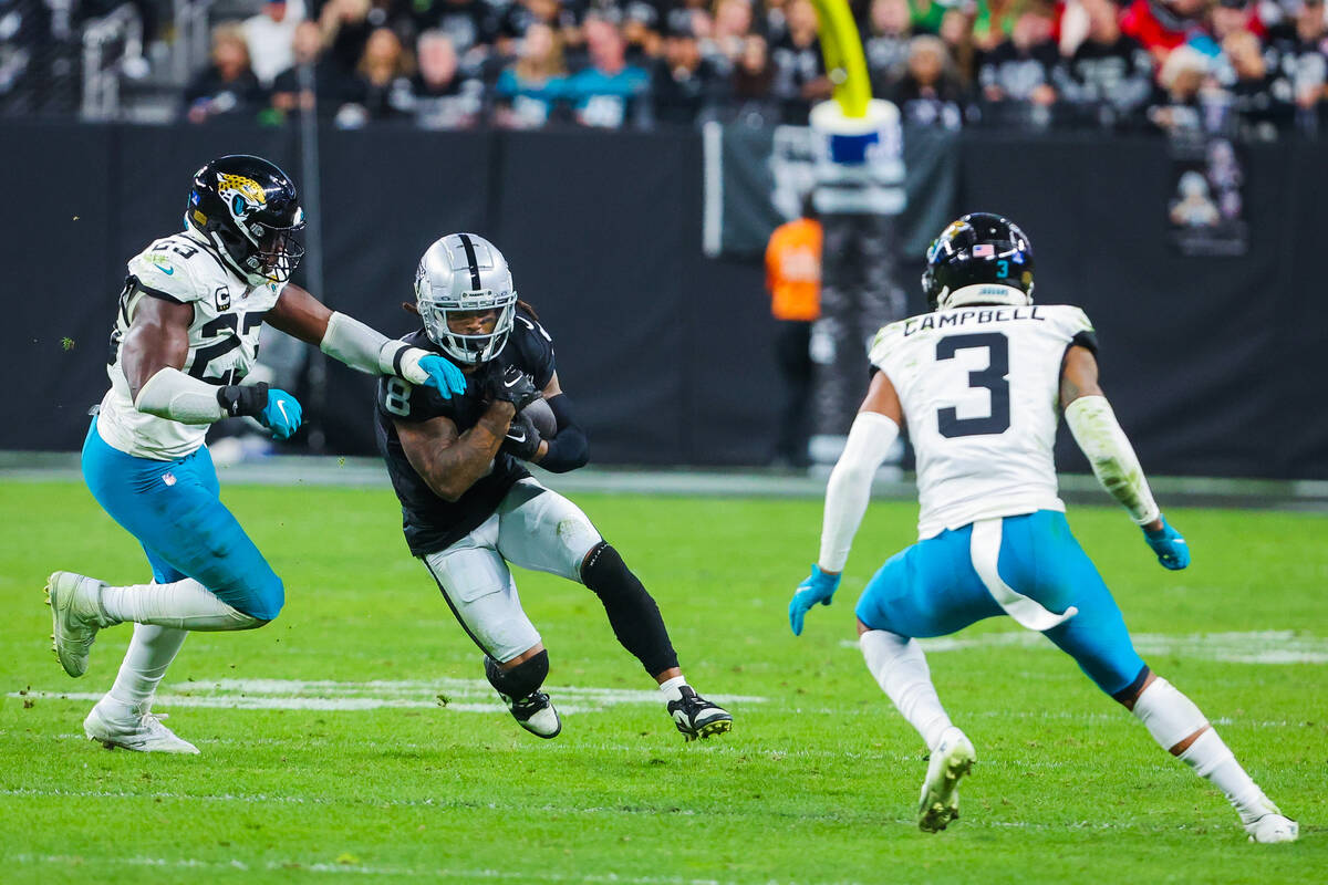 Raiders running back Ameer Abdullah (8) carries the ball through Jacksonville Jaguars linebacke ...