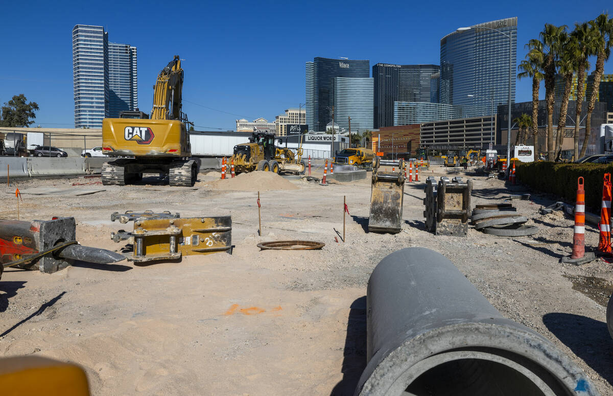 Roadwork along Dean Martin Drive continues as part of the I-15-Tropicana project on Friday, Dec ...