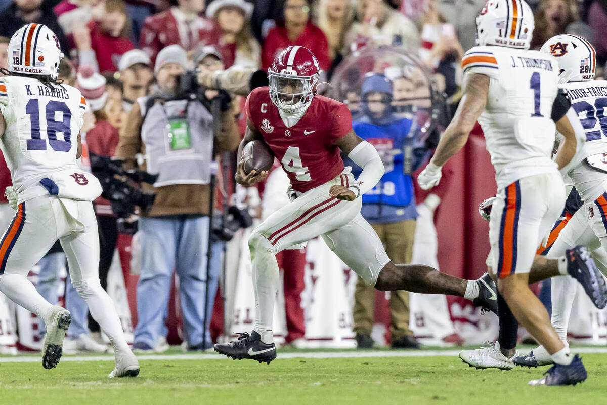 Alabama quarterback Jalen Milroe (4) runs the ball against Auburn during the second half of an ...