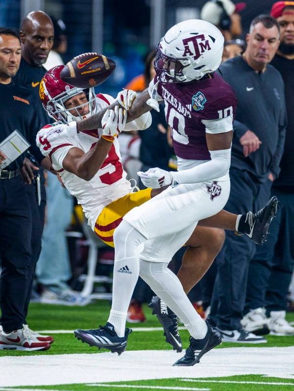 USC Trojans wide receiver Jay Fair (9) attempts to grab a pass as Texas A&M Aggies defensiv ...