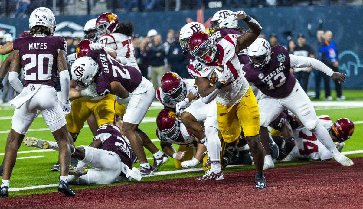 USC Trojans running back Bryan Jackson (21) leaps into the end zone for a score past Texas A&am ...