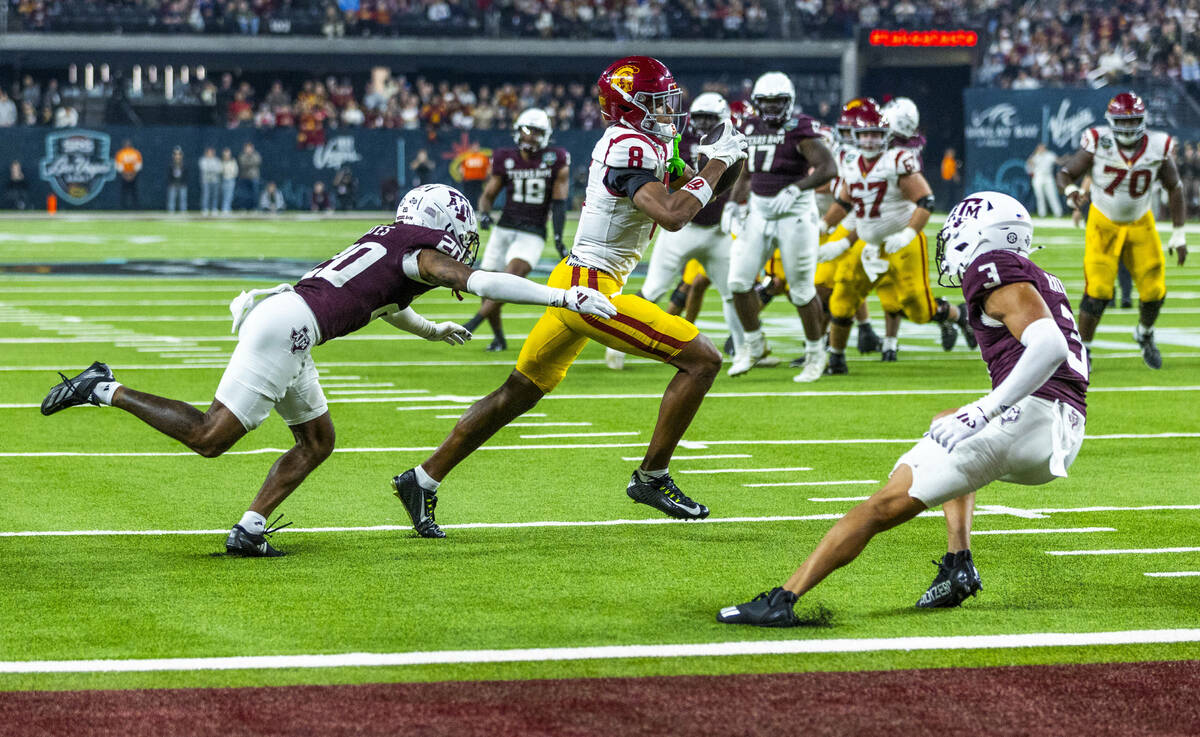 USC Trojans wide receiver Ja'Kobi Lane (8) outruns Texas A&M Aggies defensive back BJ Mayes ...