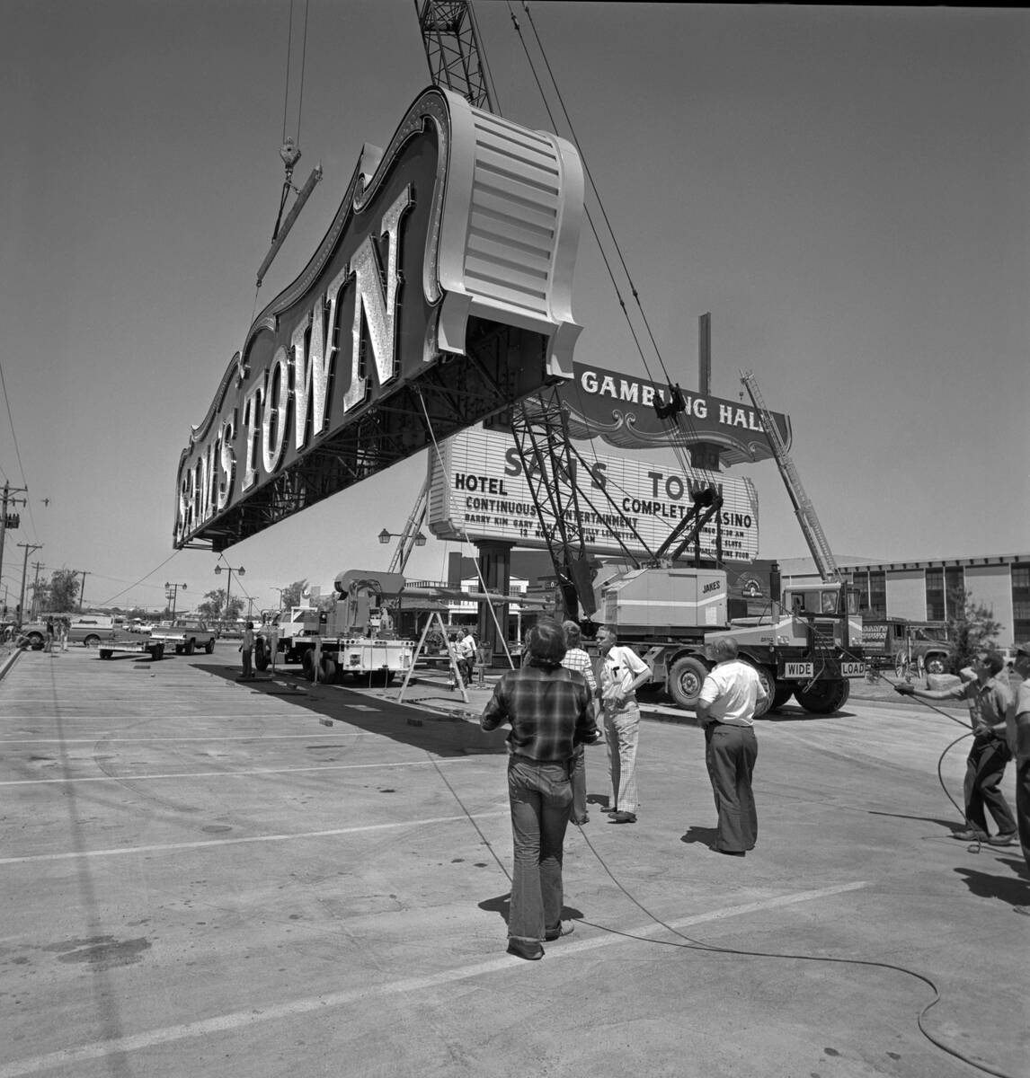 Workers raise the Sam's Town marquee in April 1979. (Courtesy of the Las Vegas News Bureau)