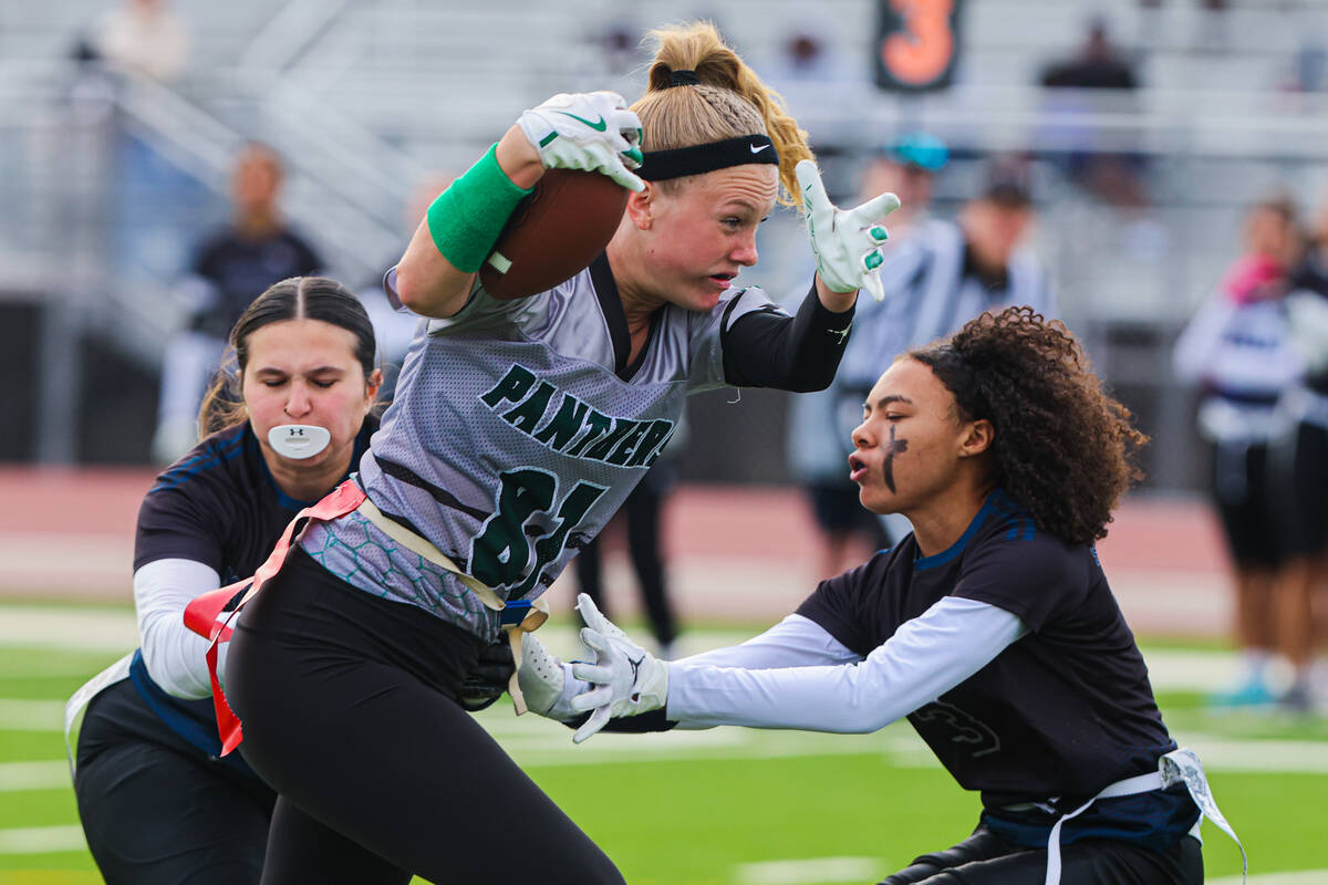 Palo Verde wide receiver Alexis Lunkwitz (81) runs the ball through Shadow Ridge defense as her ...