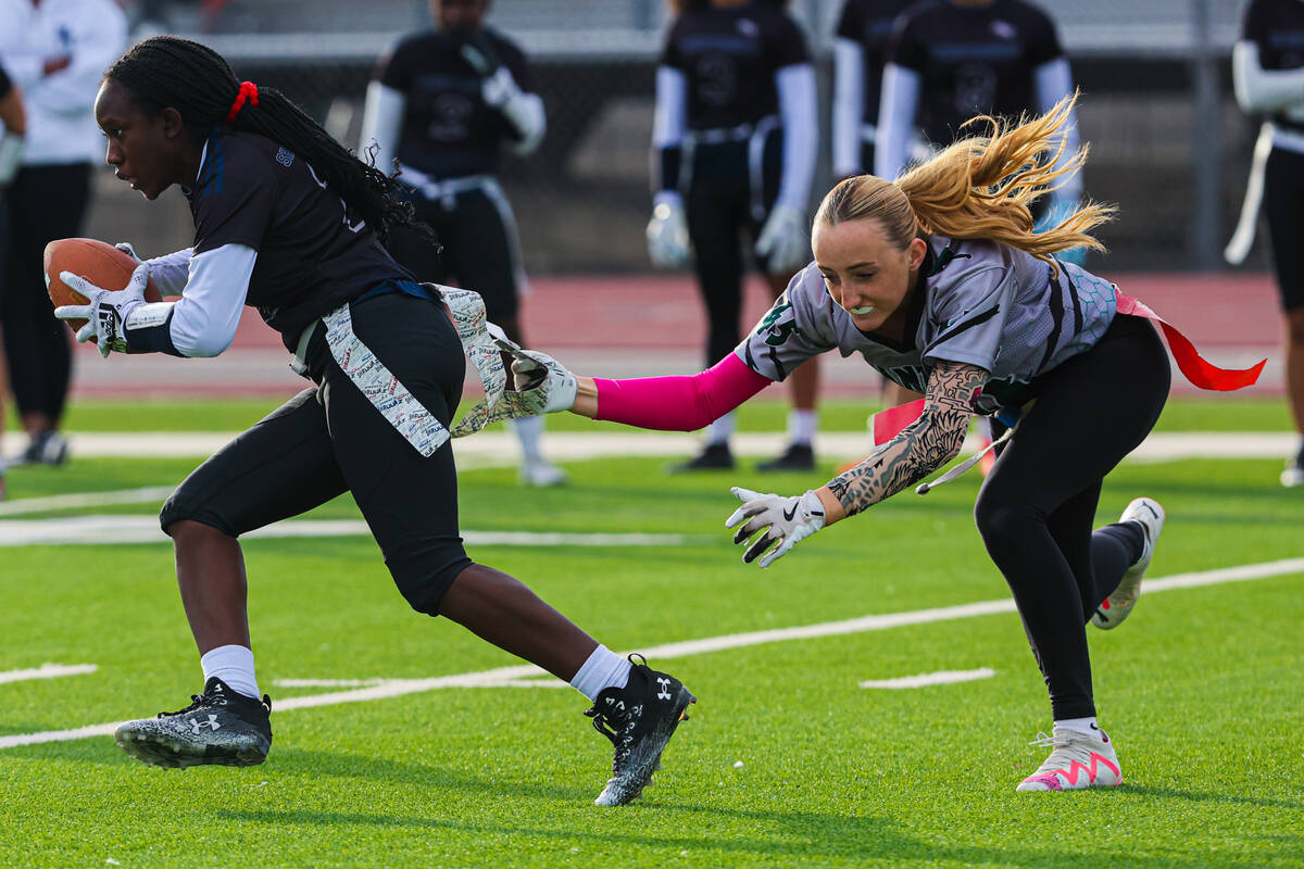 Shadow Ridge running back Savanna McDow (21) runs the ball down the field as Palo Verde defensi ...