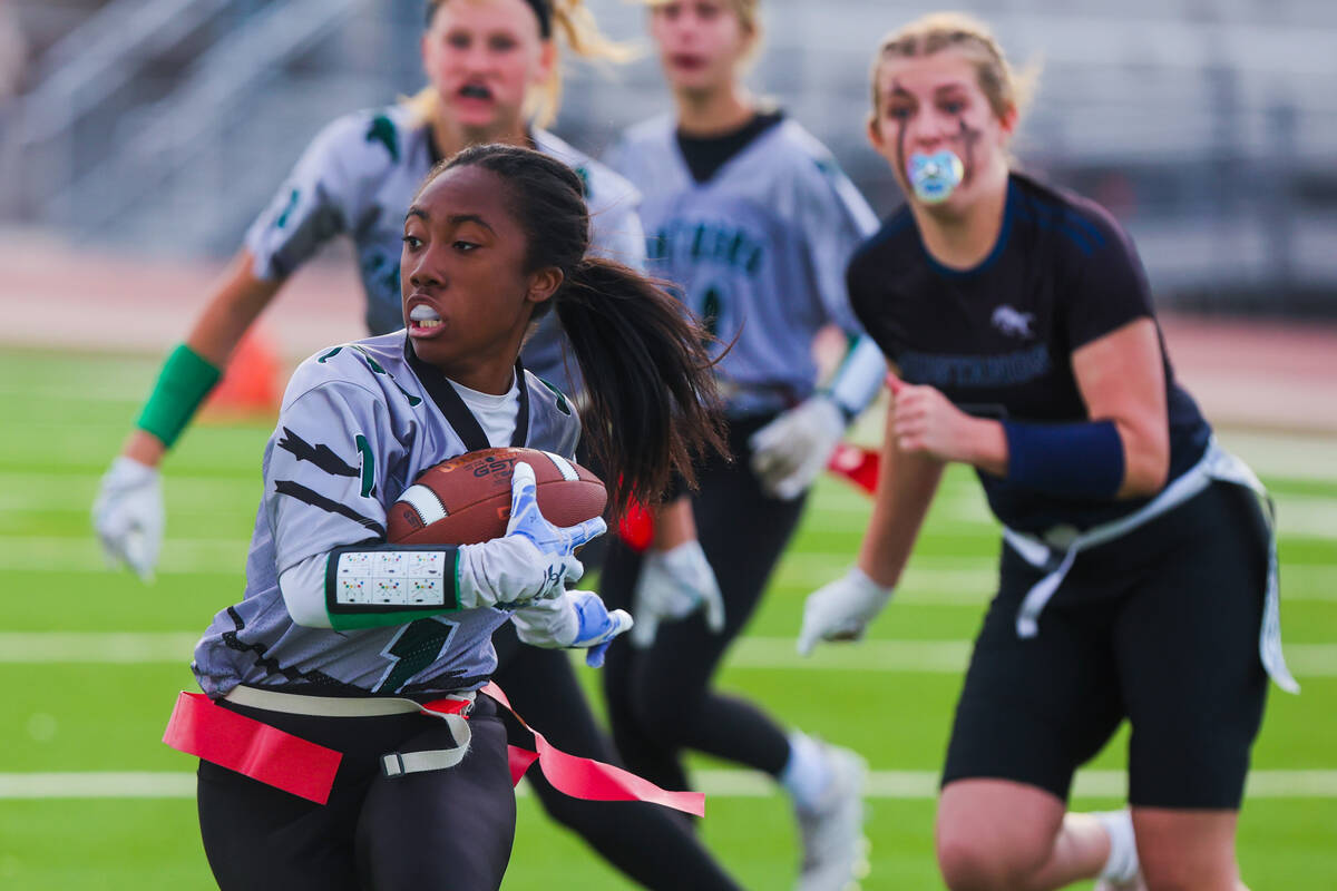 Palo Verde wide receiver Makyra Ritter (1) carries the ball during a flag football game between ...