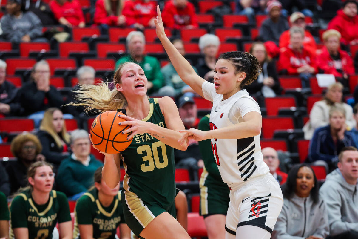 Colorado State Rams guard Hannah Ronsiek (30) passes the ball to a teammate as Lady Rebels forw ...