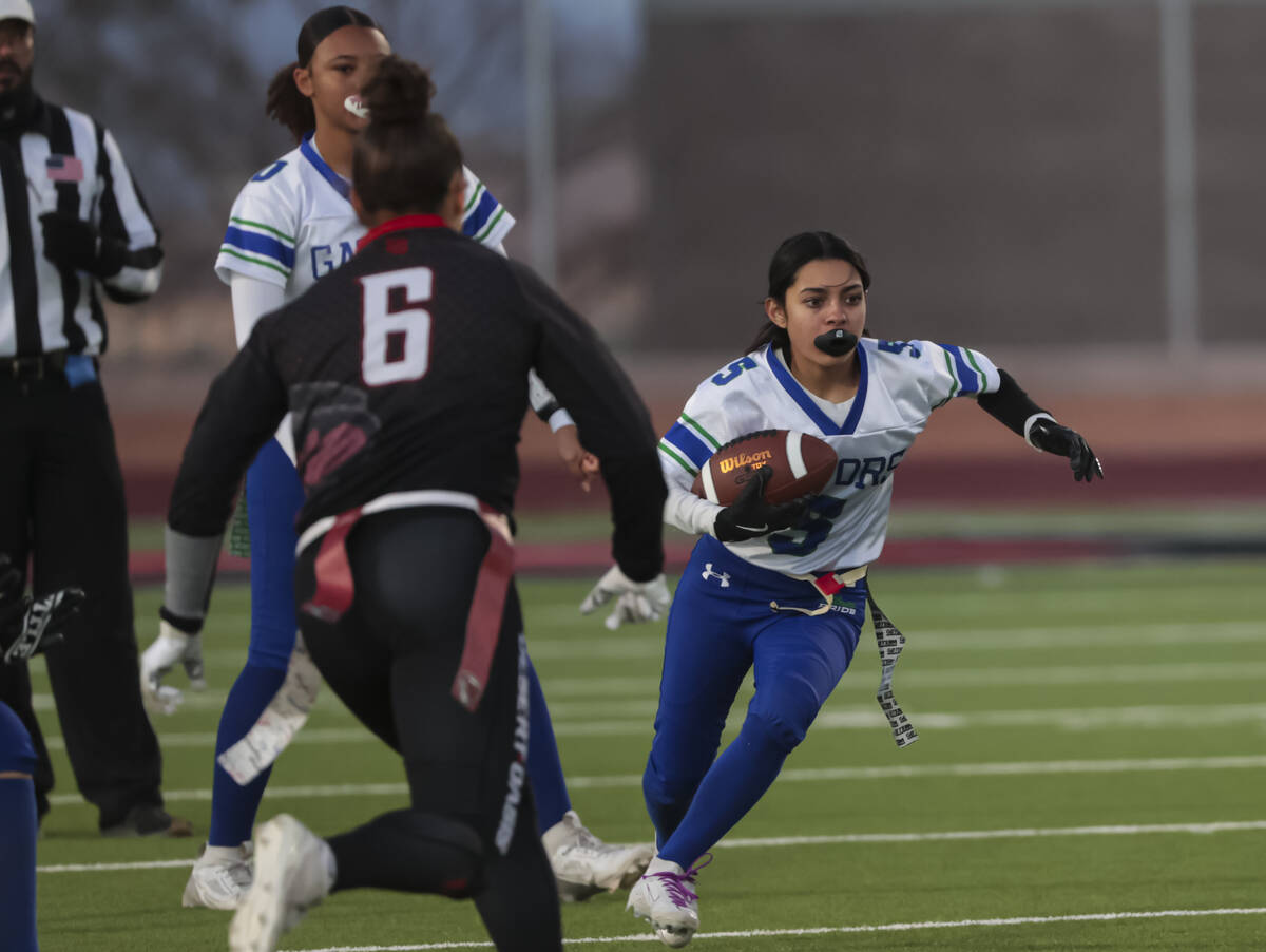 Green Valley's Aundrea Velez (5) runs the ball during a flag football game at Desert Oasis High ...