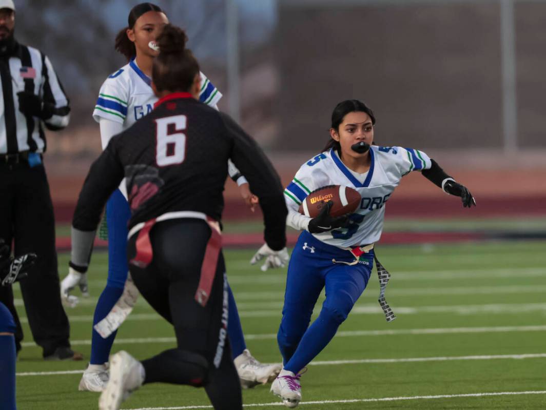 Green Valley's Aundrea Velez (5) runs the ball during a flag football game at Desert Oasis High ...