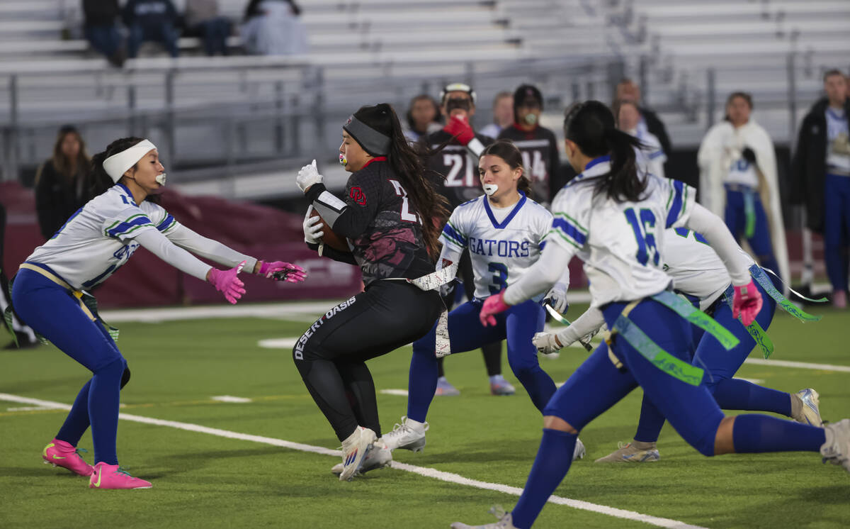 Desert Oasis' Akiko Higa (29) tries to get through a group of Green Valley defenders during a f ...